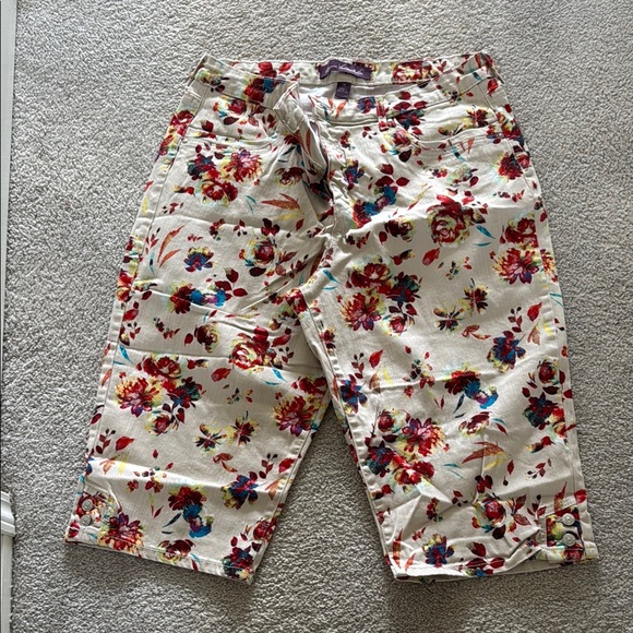 Gloria Vanderbilt Pants - Gloria Vanderbilt Floral Print Women’s capri Size 18